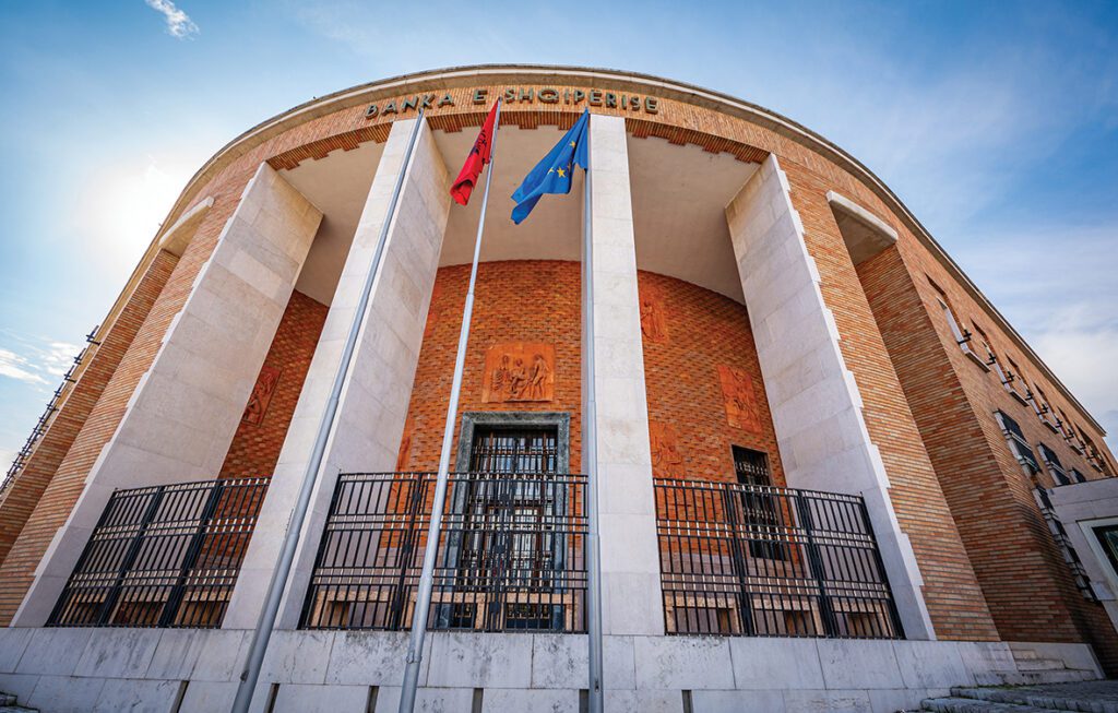 Ekonomia mbetet pesimiste edhe në shkurt, bie besimi i ndërtimit, befason me rritje industria